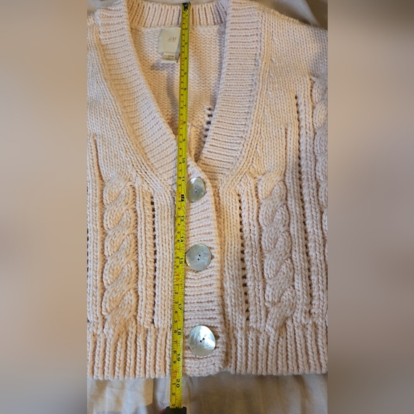 Pink cable knit Cardigan 🎀 - Picture 7 of 9